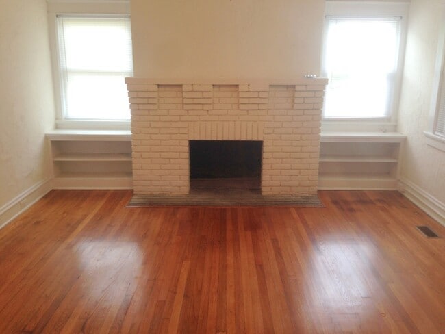Building Photo - 4066 Forest Hill Ave Unit Apt. A