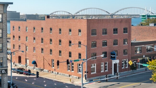 Photo - 225 E 2nd St