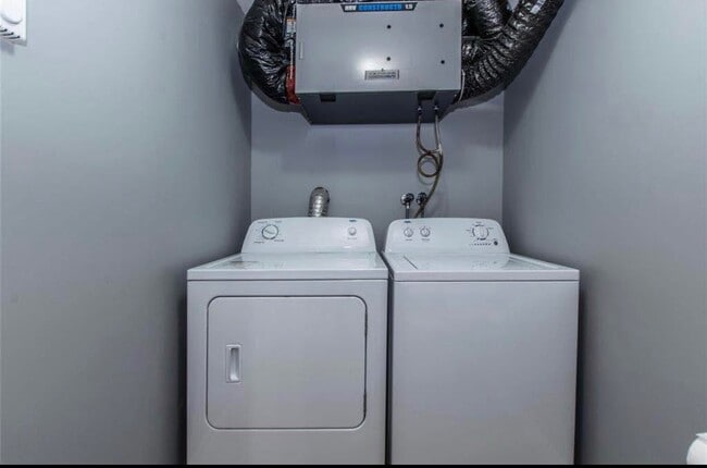 Photo - 590 Empire Ave