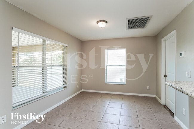 Photo - 1002 NE 33rd Ln