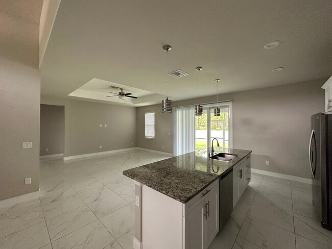 Photo - 1405 Poinsettia Ave