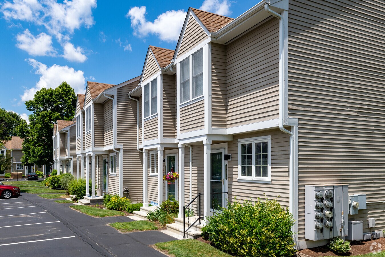 Photo - Bowen Court Apartments