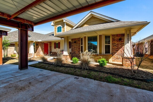Building Photo - 8905 SW 55th St Unit B - The Kelsi Rental