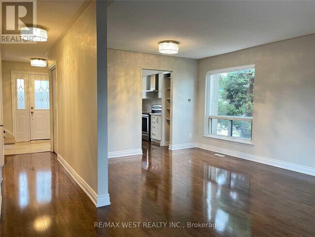 Photo - 437 Silverstone Dr