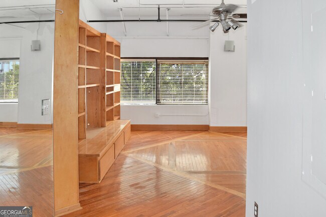 Photo - 120 Ralph McGill Blvd NE Unidad #402 Rental