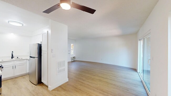 Photo - FREE RENT! Beautiful & Spacious 1 bed. Apt. In Van nuys.