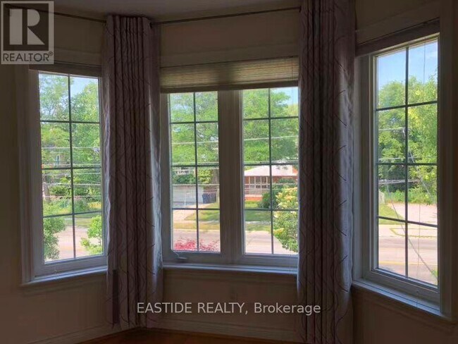 Photo - 331 Senlac Rd