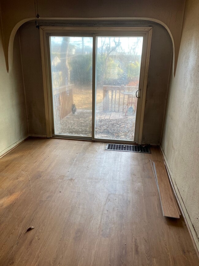 Photo - 228 Whitelaw Ave