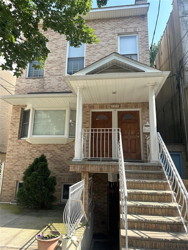 Photo - 268 E 235th St Townhome