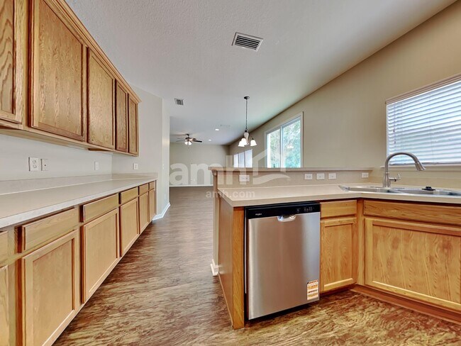 Photo - 304 N Hidden Tree Dr