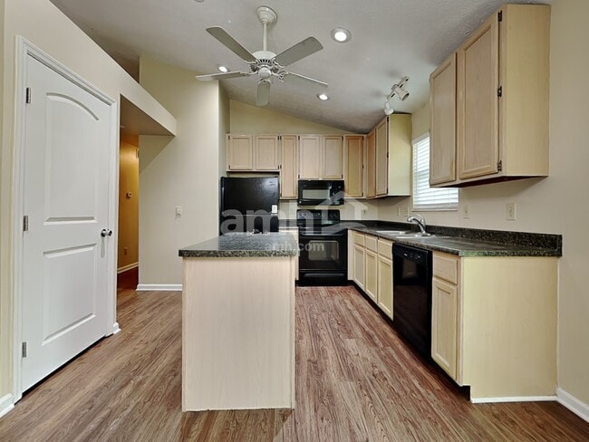 Photo - 3659 Shorewood Dr