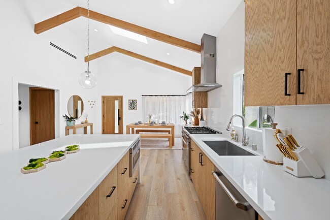 Photo - 4258 Beethoven St