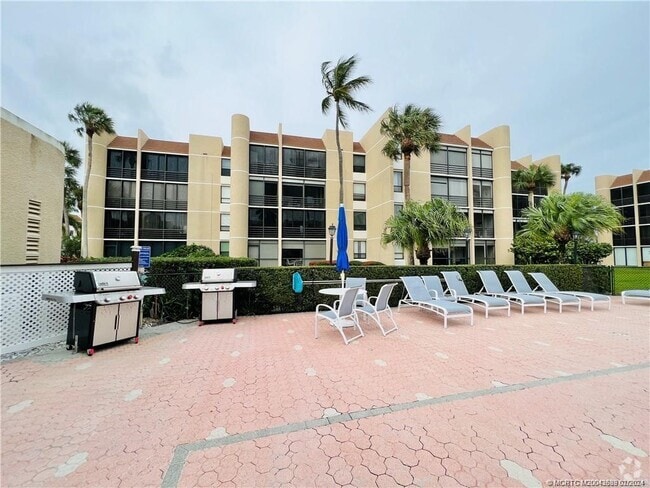 Building Photo - 3442 NE Causeway Blvd Unit 302 Rental