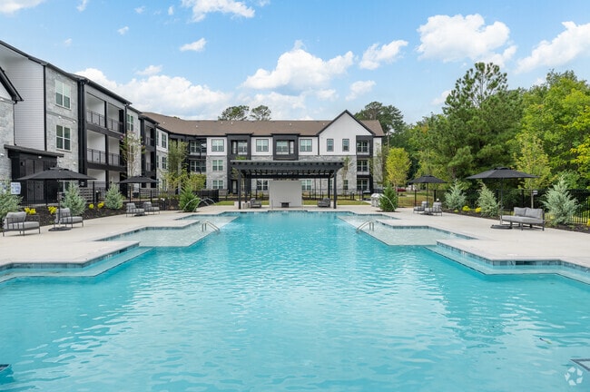 POOL - Madison Trails