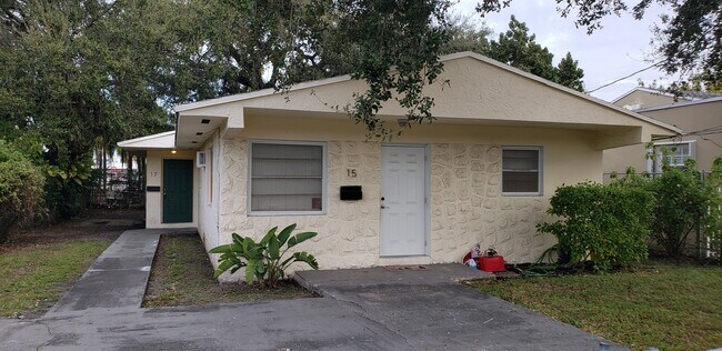 Main Building - 17 NW 70th St Apartments Unit 17