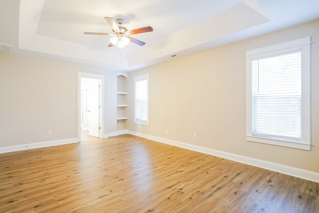 Photo - 200 Collinsworth Dr