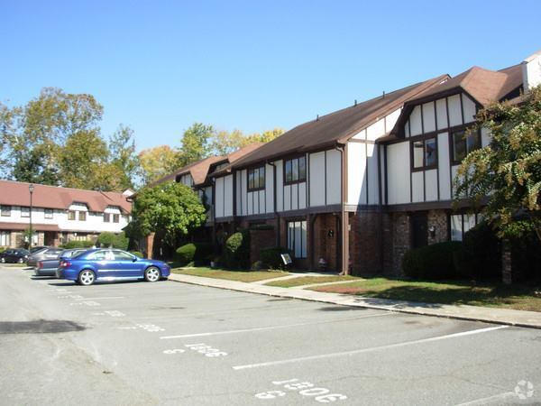 Building Photo - 1810 Ashborough Rd SE Rental