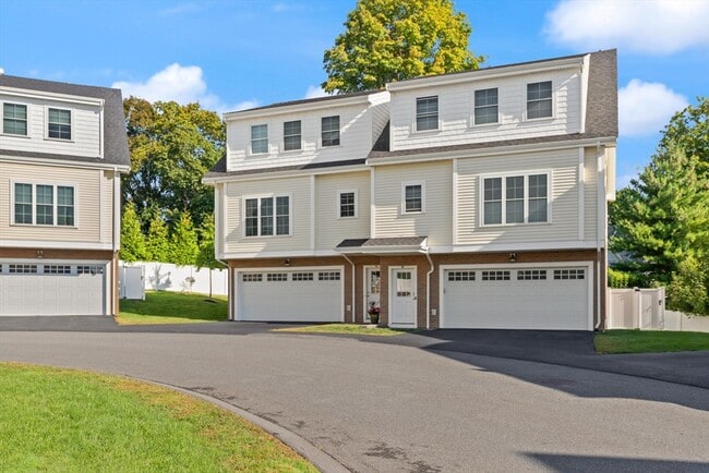 Photo - 252 Nahatan St