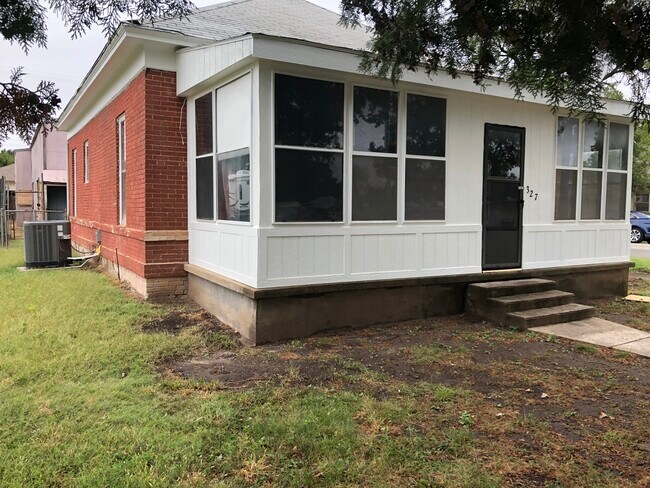 Photo - 327 N Main St