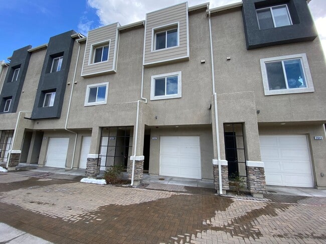 NW Reno Large Townhouse Sterling Ridge at ... - NW Reno Large Townhouse Sterling Ridge at ...