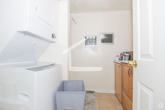 Building Photo - 212 Hemenway St Rental