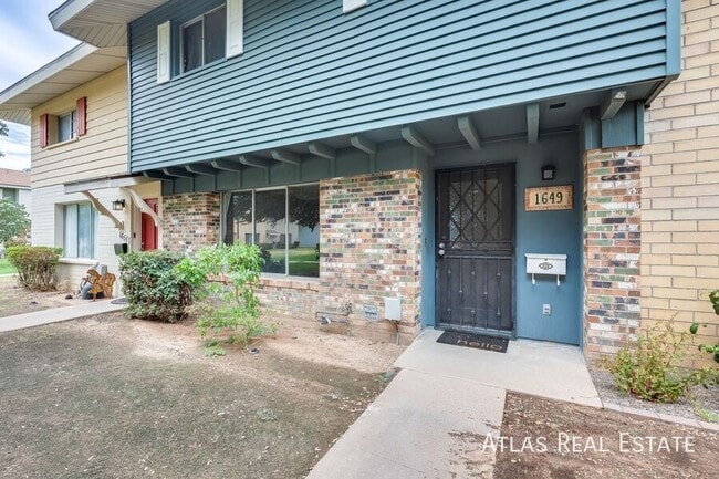 Photo - 1649 W Hazelwood St