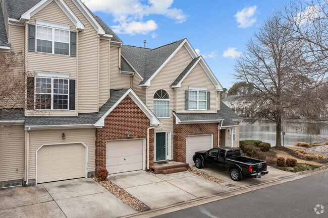 Building Photo - 5304 Summer Crescent Rental