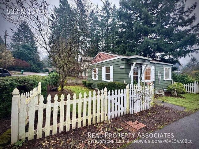 Photo - 533 N 137th St