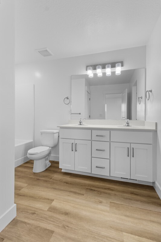 Photo - 285 W 1150 N
