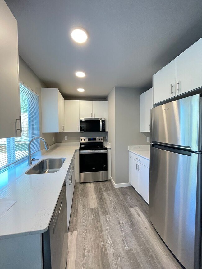 Photo - 918-922 Billy Frank Jr. St Unidad 920