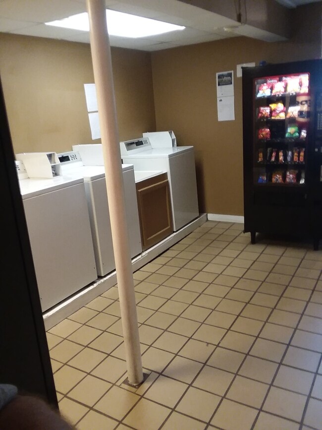 Photo - 3246 Douglas Dr N Unidad 1