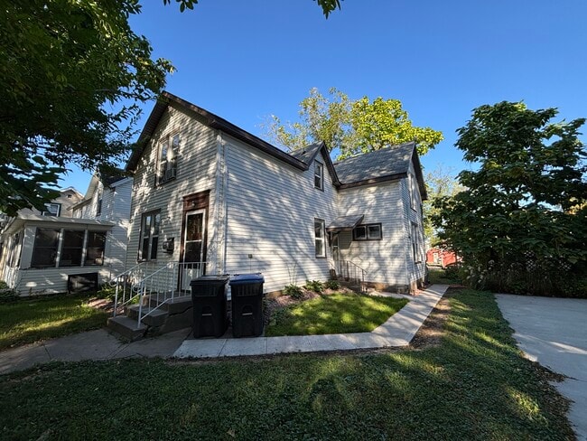 Photo - 214 Van Brunt St