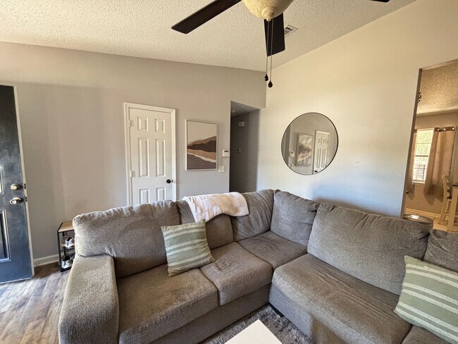 Photo - FOR RENT
