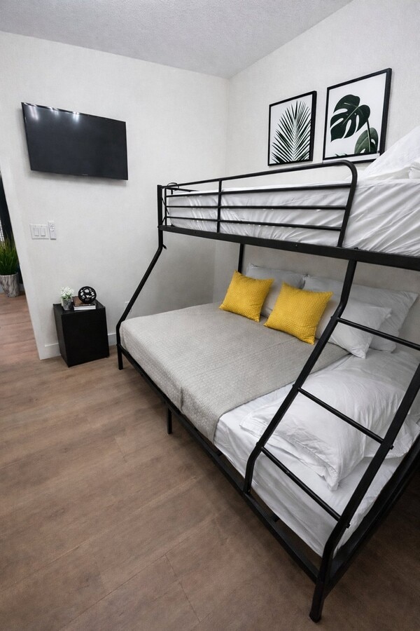 Photo - 801 E Knollwood St