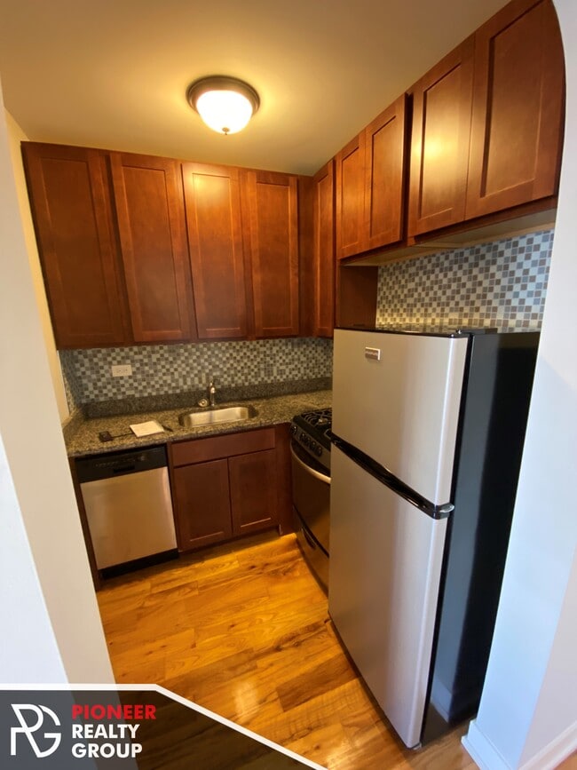 Building Photo - 550 W Arlington Pl Unit 708