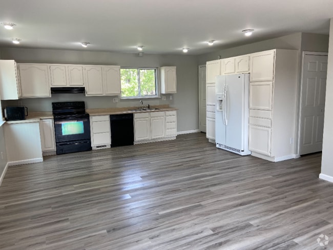 Building Photo - 734 S Walnut St Rental
