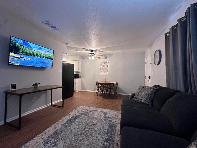 Photo - 3802 Pine St