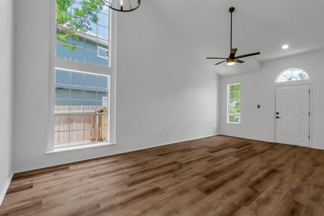 Photo - 8800 Dandelion Trail
