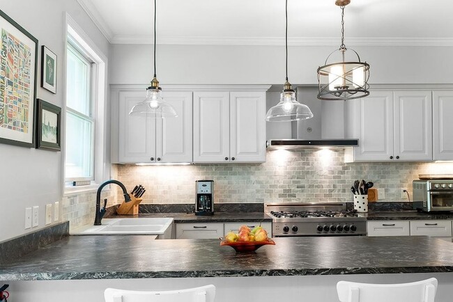 Photo - 53 W 19th St