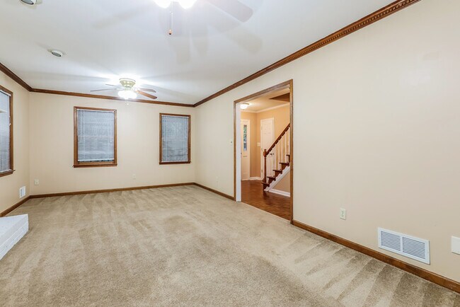 Photo - 5947 Chalice Way