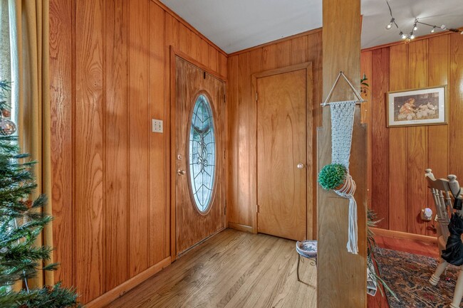 Photo - AVAILABLE NOW--- 3 Bed, 1.5 Bath in Eastgate
