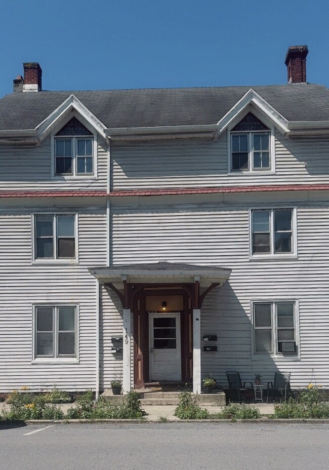 Building Photo - 149 N 2nd St Unit Apt C