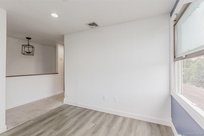 Photo - 97 Rosewood Rd