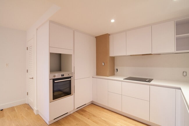 Building Photo - 6525 Côte-Saint-Luc Unit 504