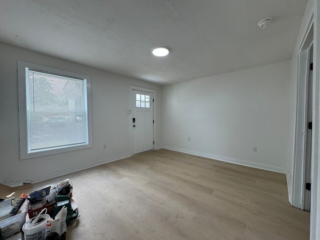 Photo - 529 Smith St