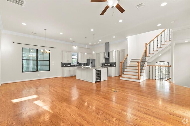 Building Photo - 1408B W 26th St Rental