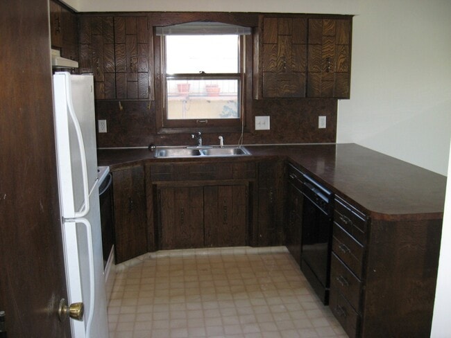Photo - Large Ranch House