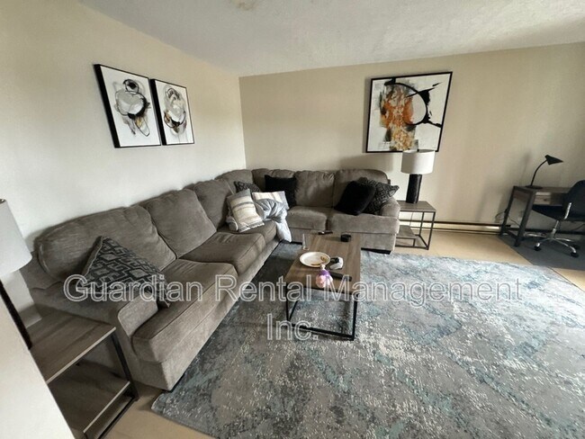 Photo - 39 Kingsway Dr Unit Apt 6