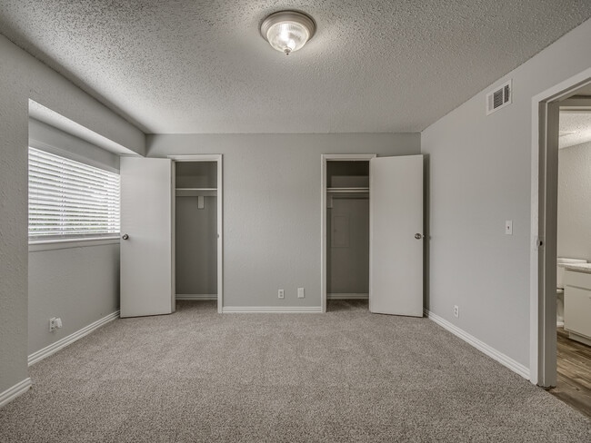 Shoreline Apartments - Bedroom