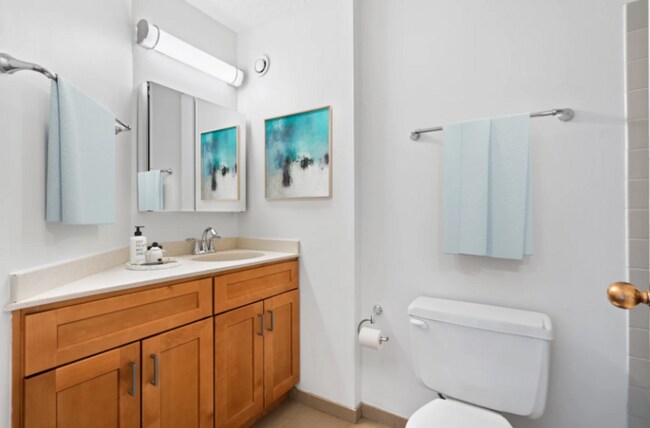 Photo - 750 N Dearborn St